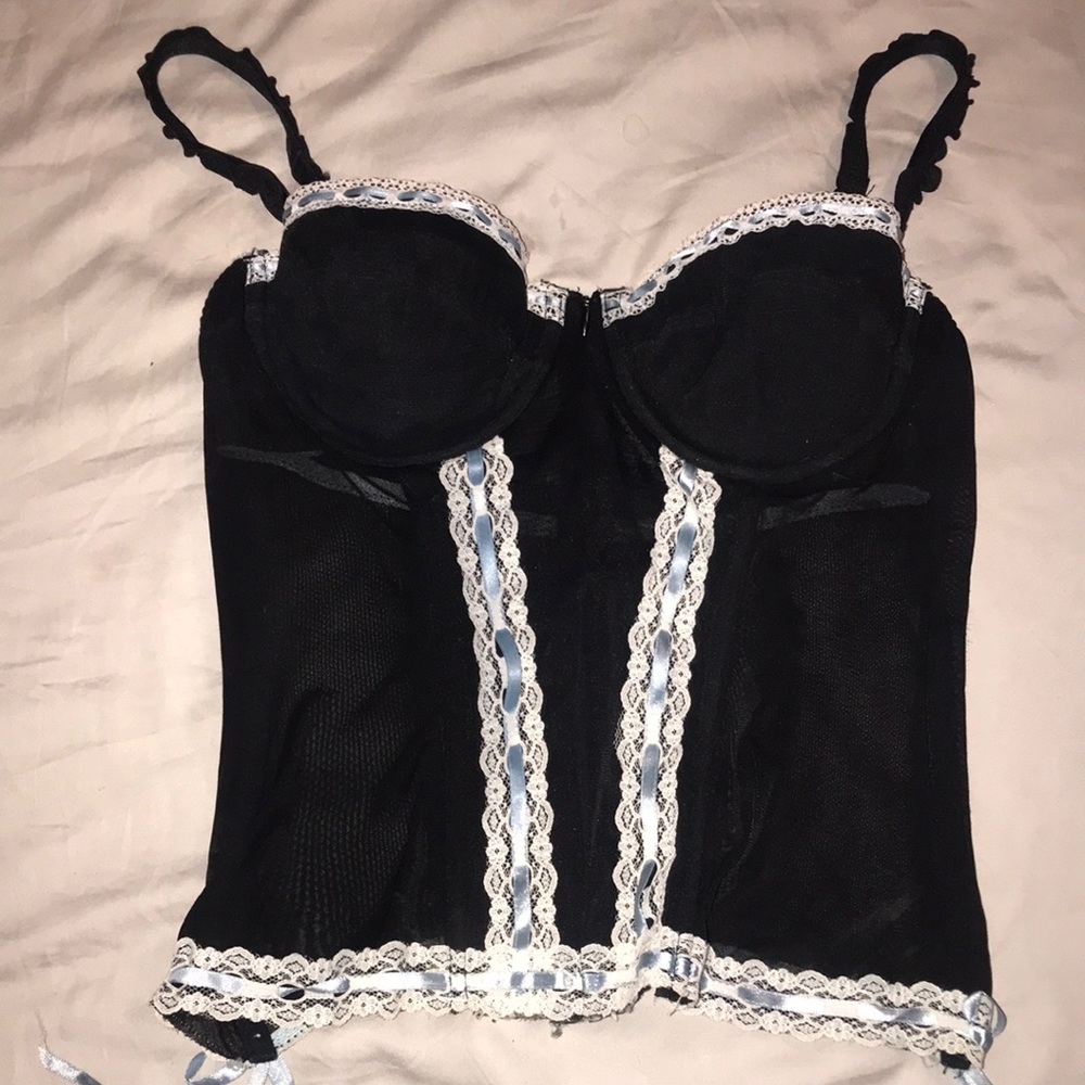 Vintage 90s black zip front corset w/white lace & baby blue ribbons detail. 36B